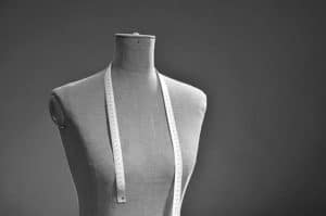 Mannequin de couture avec un metre ruban