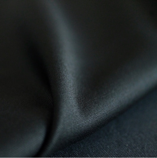 Matières naturelles pour le pantalon - La laine noire italienne