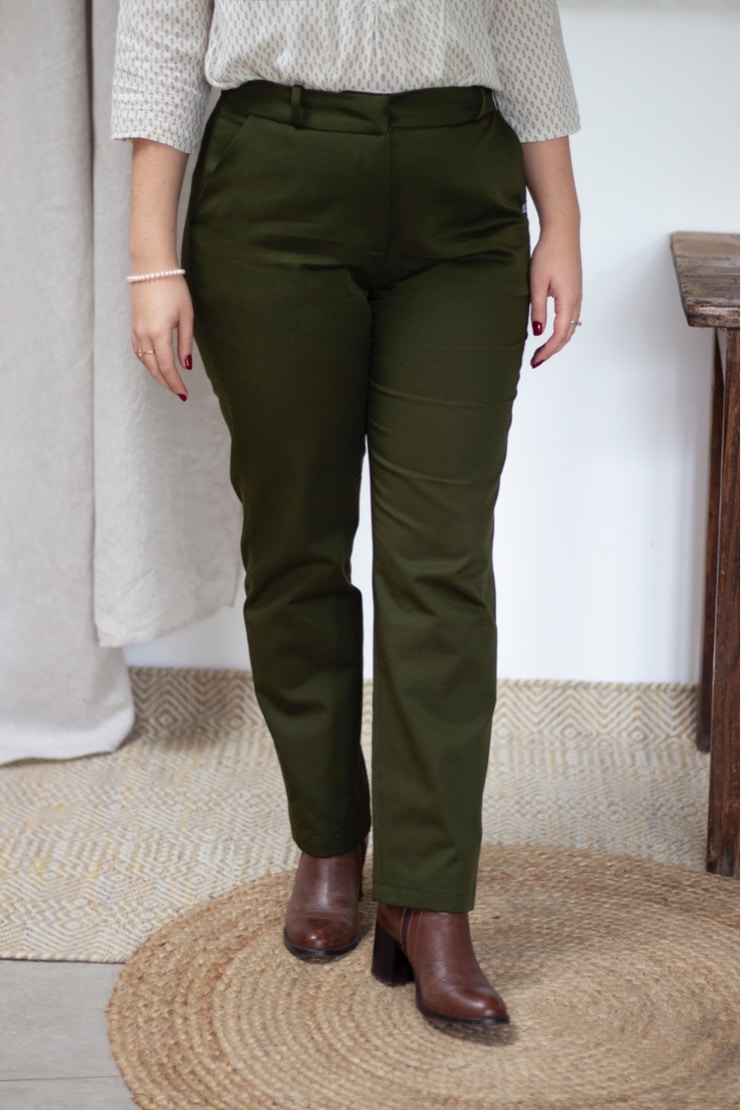 Pantalon droit en coton biologique vert olive - Authentique pantalon femme - Collection Les Basiques