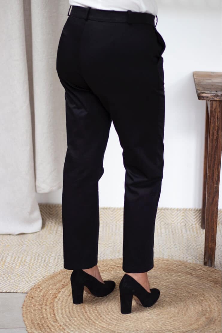 Pantalon femme en coton biologique noir - Vue de dos - Authentique - Les Basiques