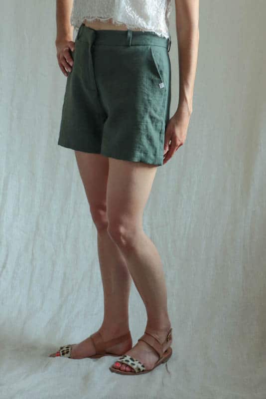 Short femme en lin couleur jade - short fabriqué en France par C.Bergamia 3