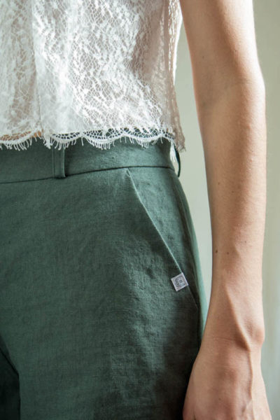 Short femme en lin couleur jade - short fabriqué en France par C.Bergamia 4