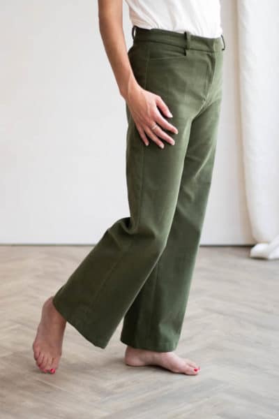 Pantalon flare en velours de coton biologique kaki - Pantalon made in France - C.Bergamia 2