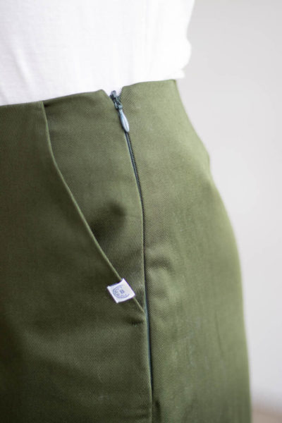 Zoom sur la poche italienne et le zip invisible - Pantalon made in France - C.Bergamia 1
