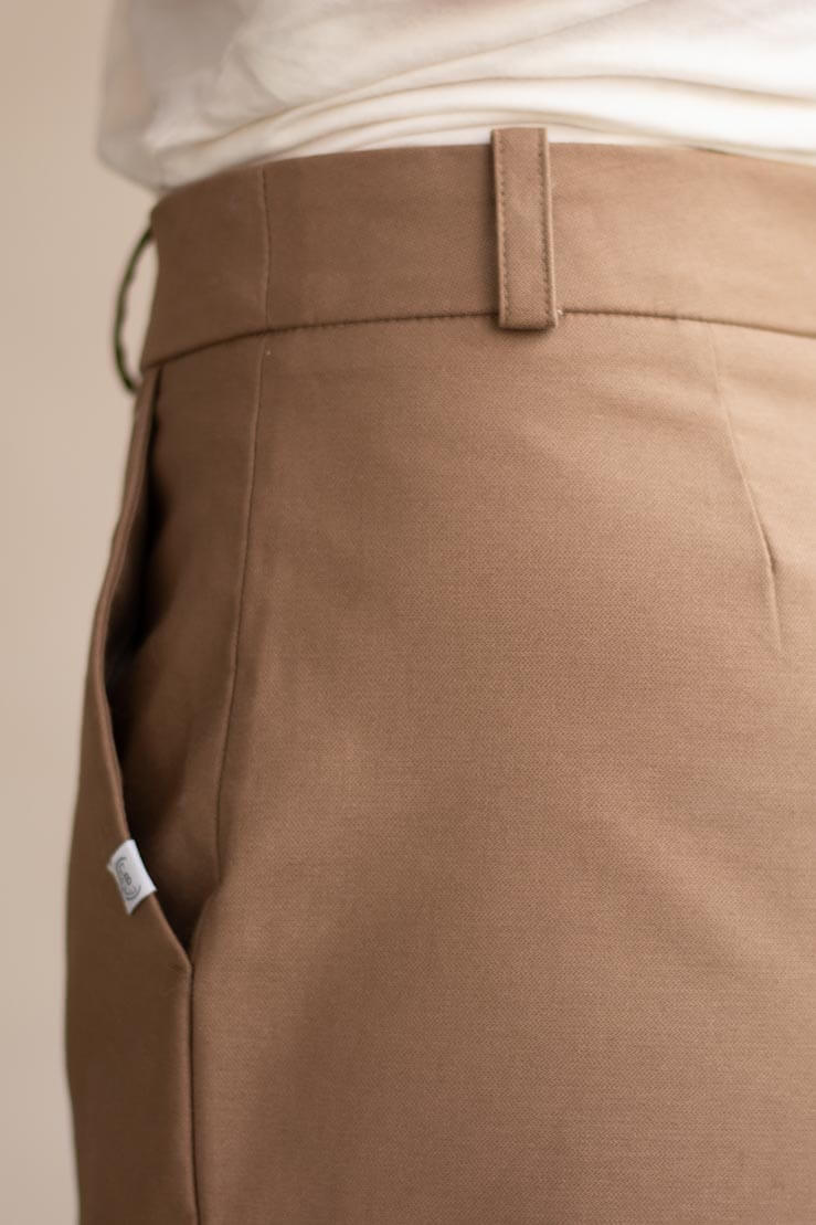 Pantalon femme made in France - Pantalon coupe droite ajustée en coton upcyclé Noisette - Modèle Authentique C.Bergamia - 2