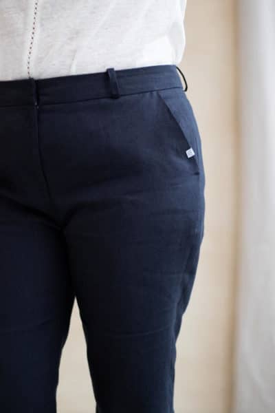 Le pantalon slim en lin marine - Le Parfait - C.Bergamia