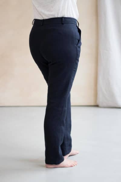 Le parfait pantalon slim en lin bleu marine - Pantalon femme made in France du 32 au 46 - C.Bergamia