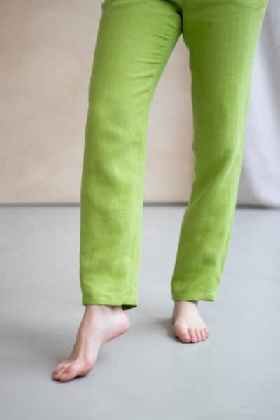 Pantalon slim en lin - L'Elégant fabriqué en France - Lin vert pomme - Lin coloré - 2 (1)